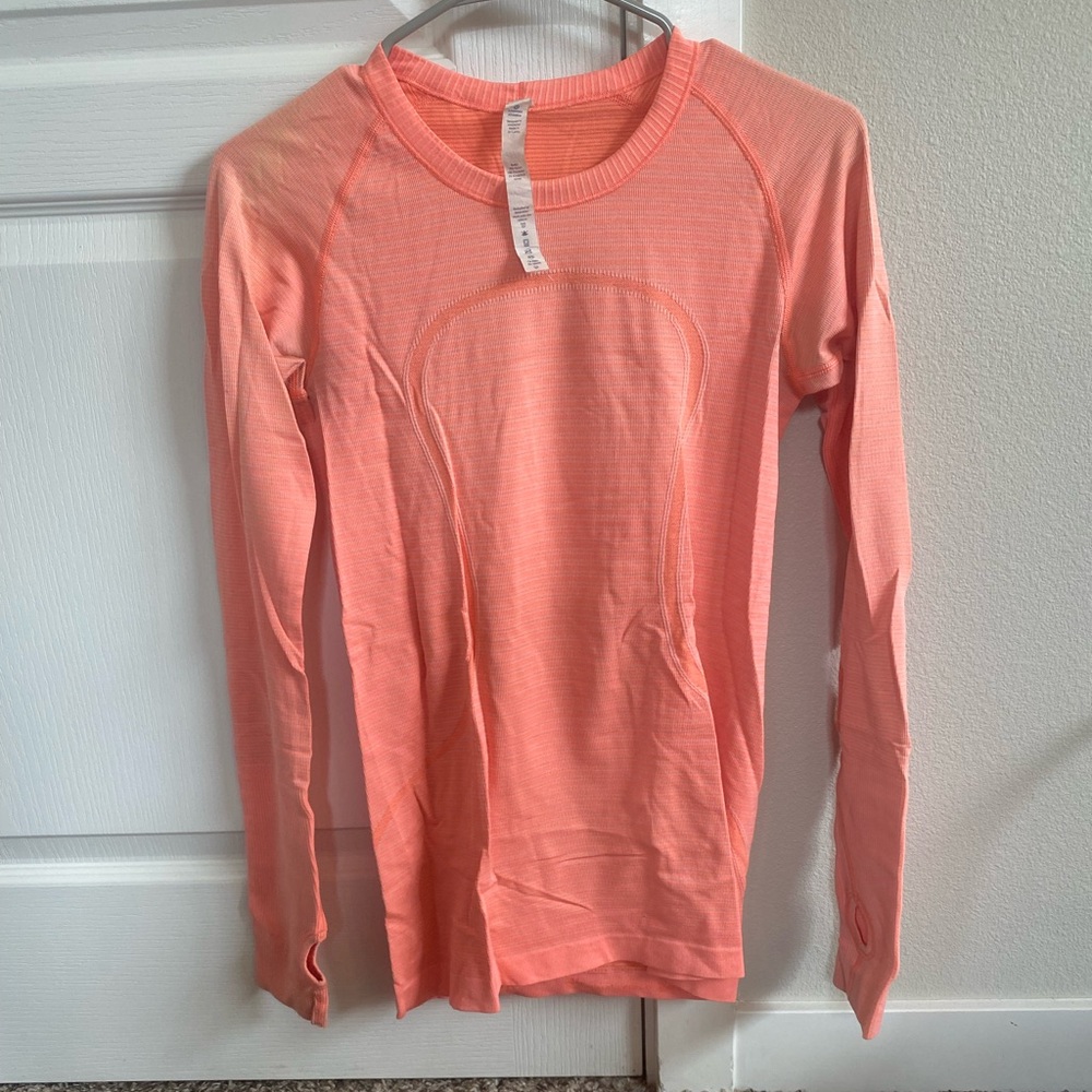 Great condition, LuluLemon long sleeve swiftly tech